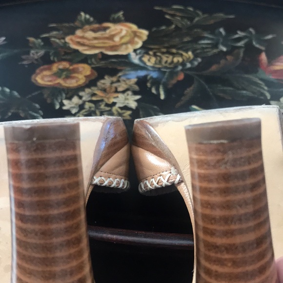 BCBG MAX AZRIA 4 inch high heels 8.5 - Picture 9 of 11